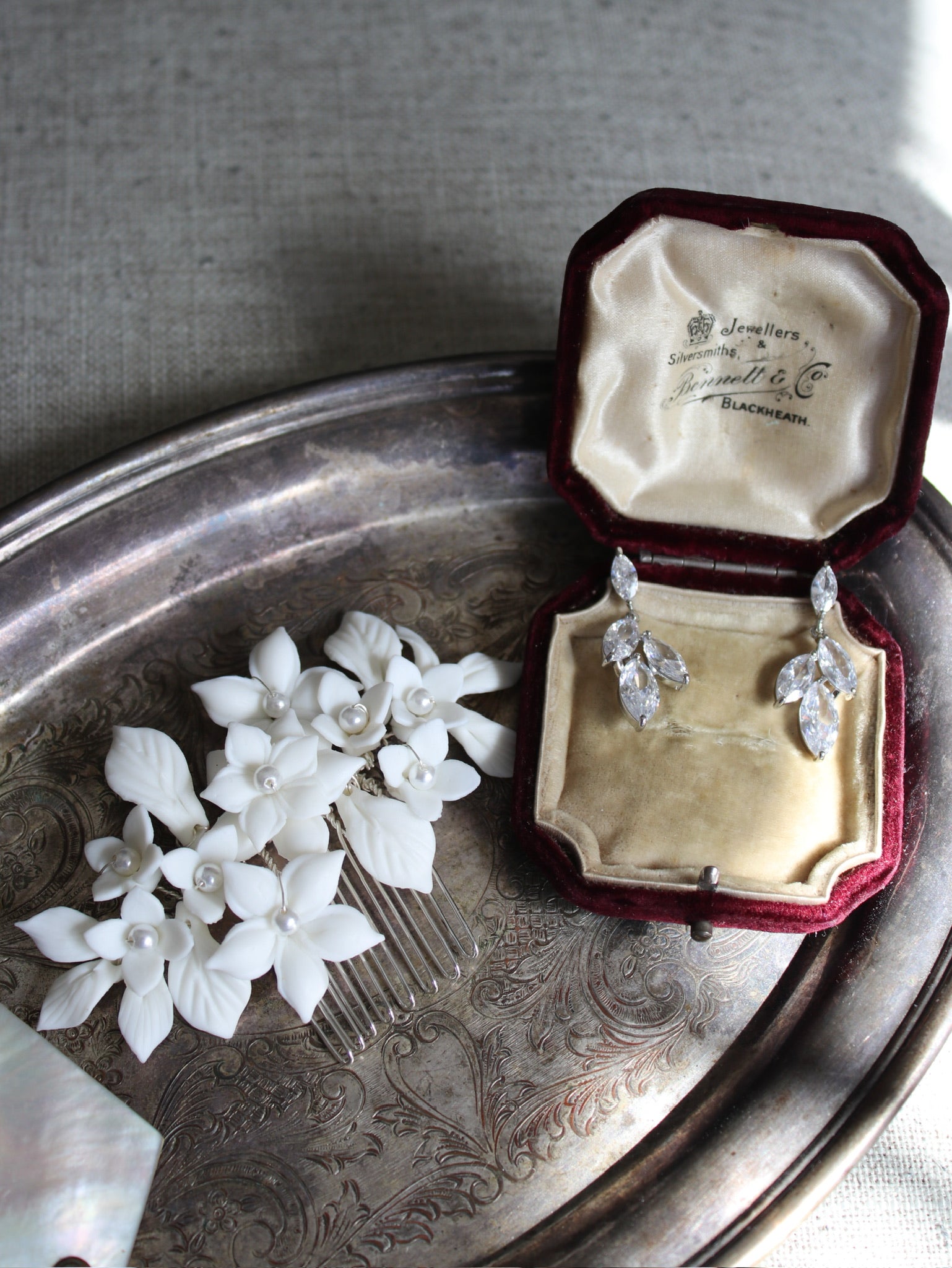 Wedding earrings for bride and comb | EDEN LUXE Bridal