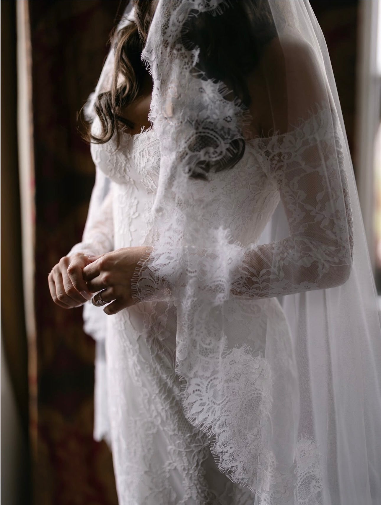 COQUETTE de VERSAILLES Mantilla Chantilly Lace Cathedral Veil