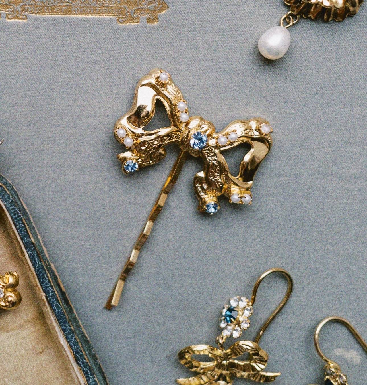 ANTOINETTE Bow Bobby Pin - Pale Amethyst – EDEN LUXE Everyday