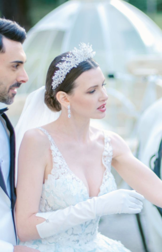 Princess Bride wearing a tiara | EDEN LUXE Bridal