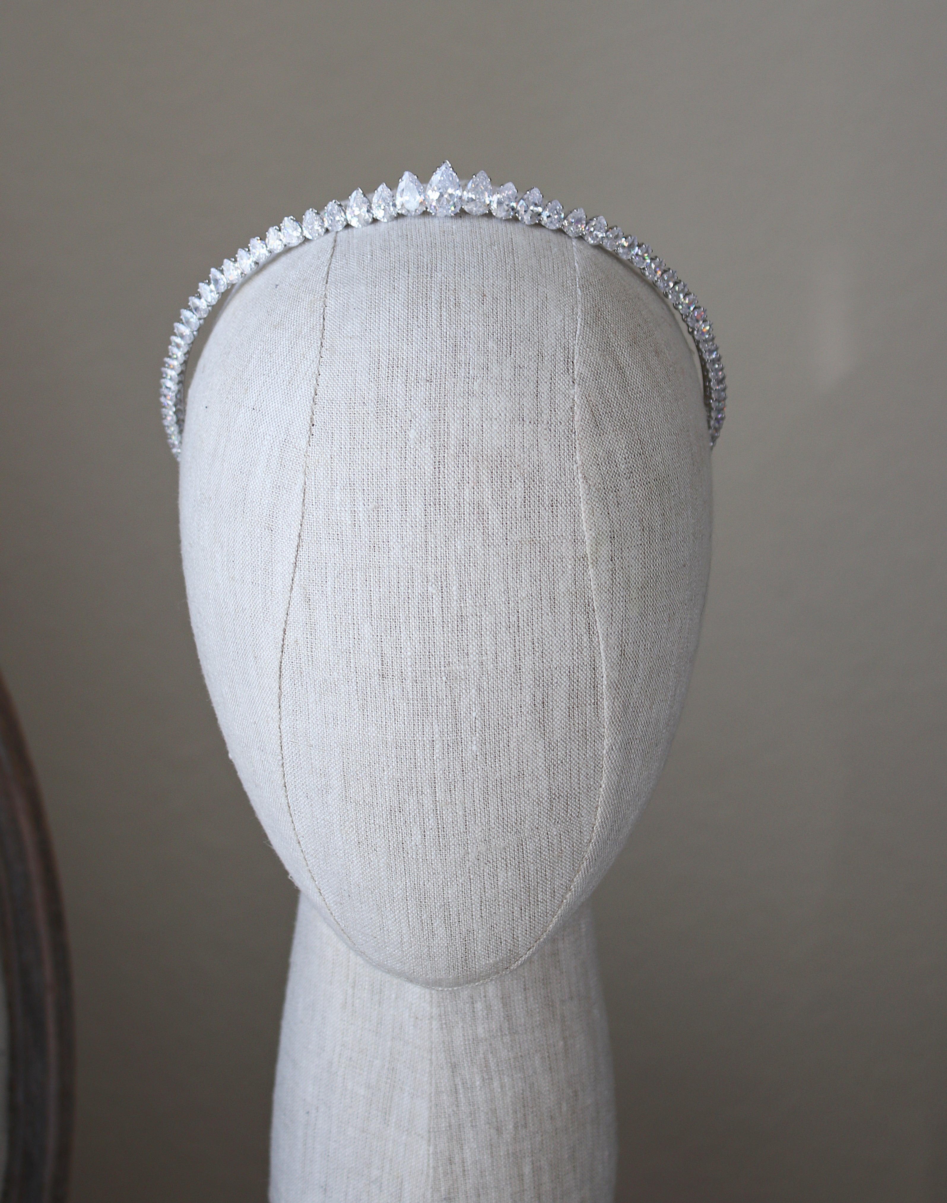 EANSLB Tiaras IVY Simulated Diamond Halo Tiara