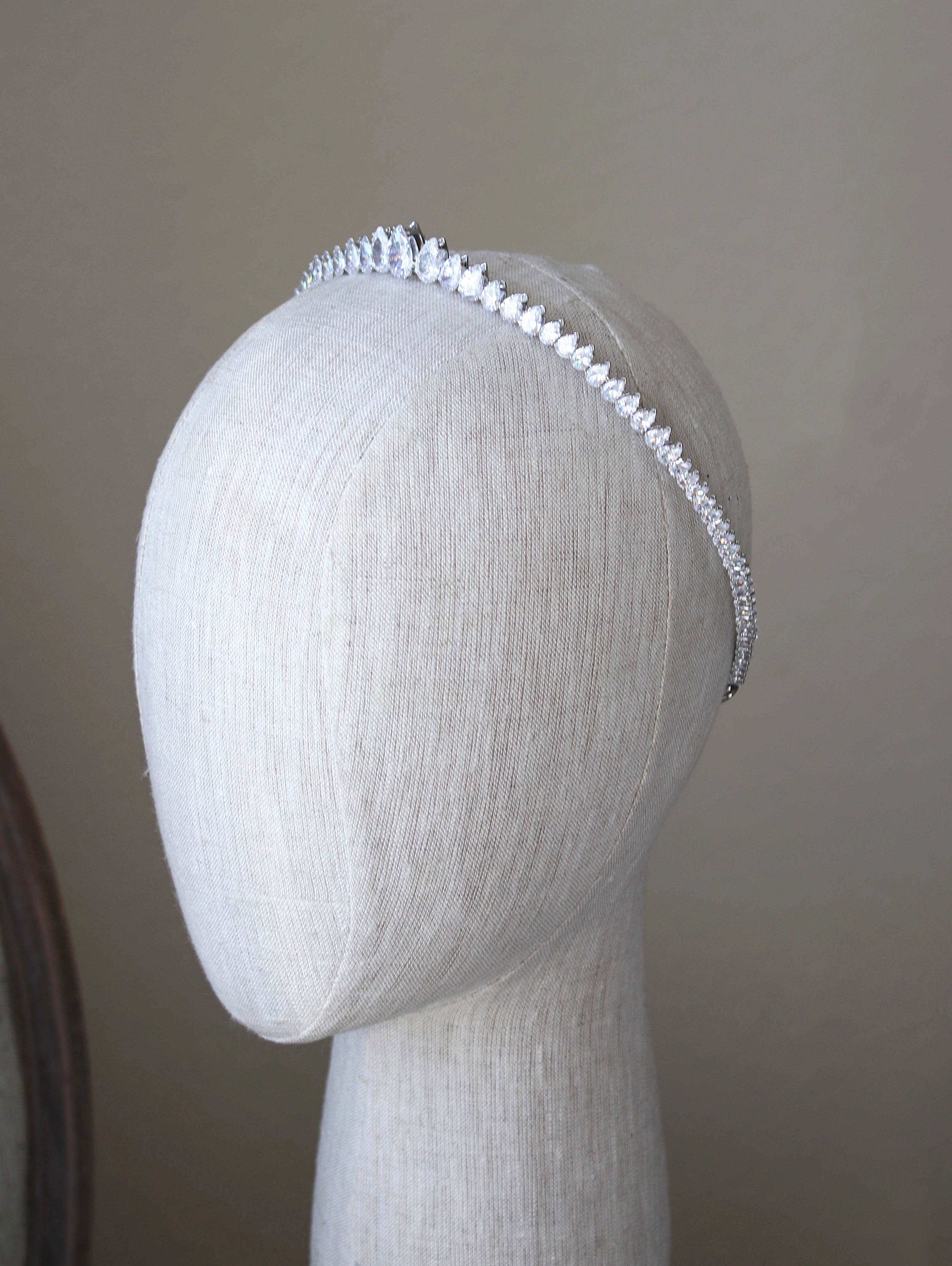 EANSLB Tiaras IVY Simulated Diamond Halo Tiara