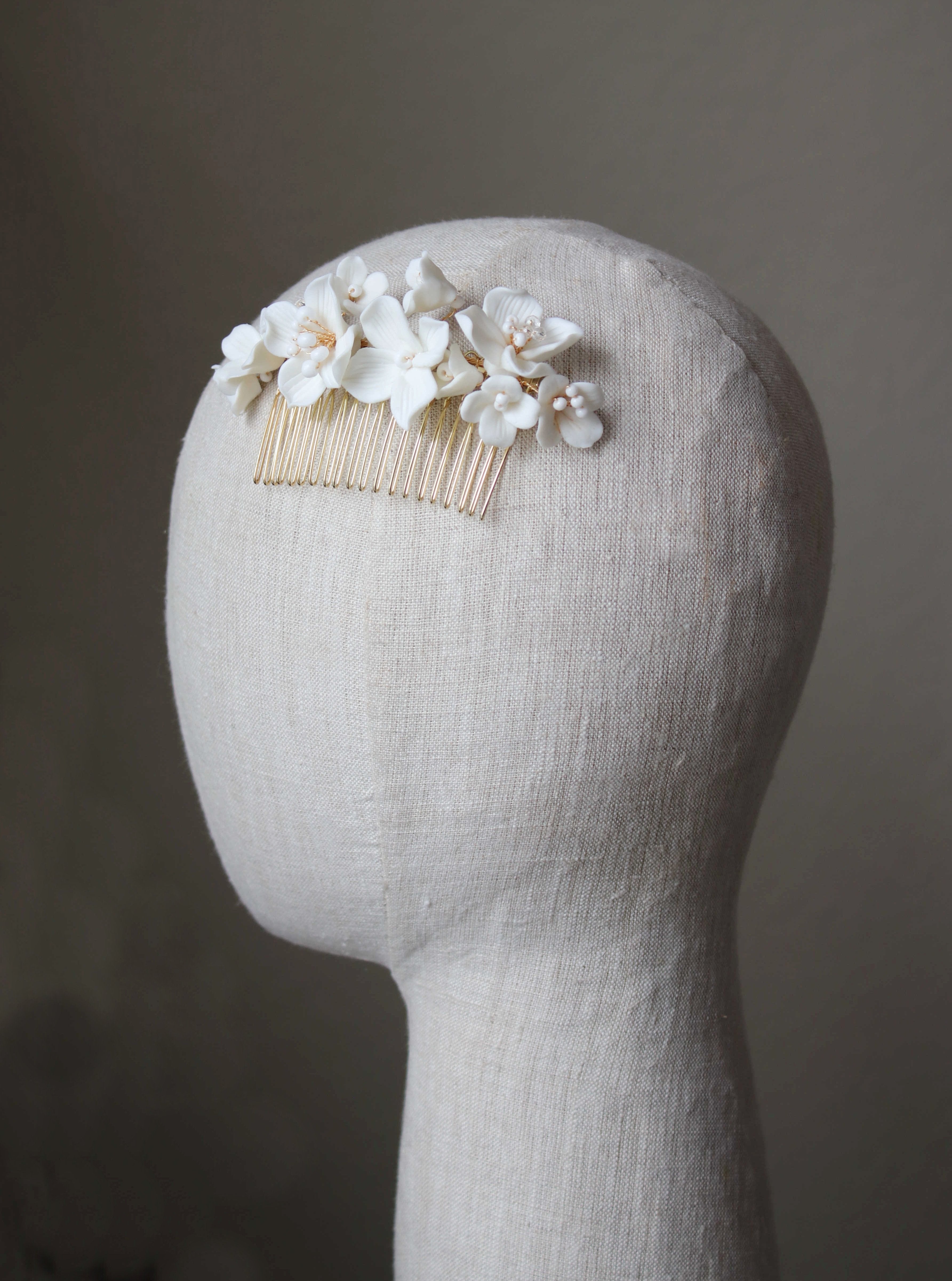 http://edenluxebridal.com/cdn/shop/products/eden-luxe-bridal-hair-combs-bianca-white-porcelain-floral-hair-comb-29161992454278.jpg?v=1660123684