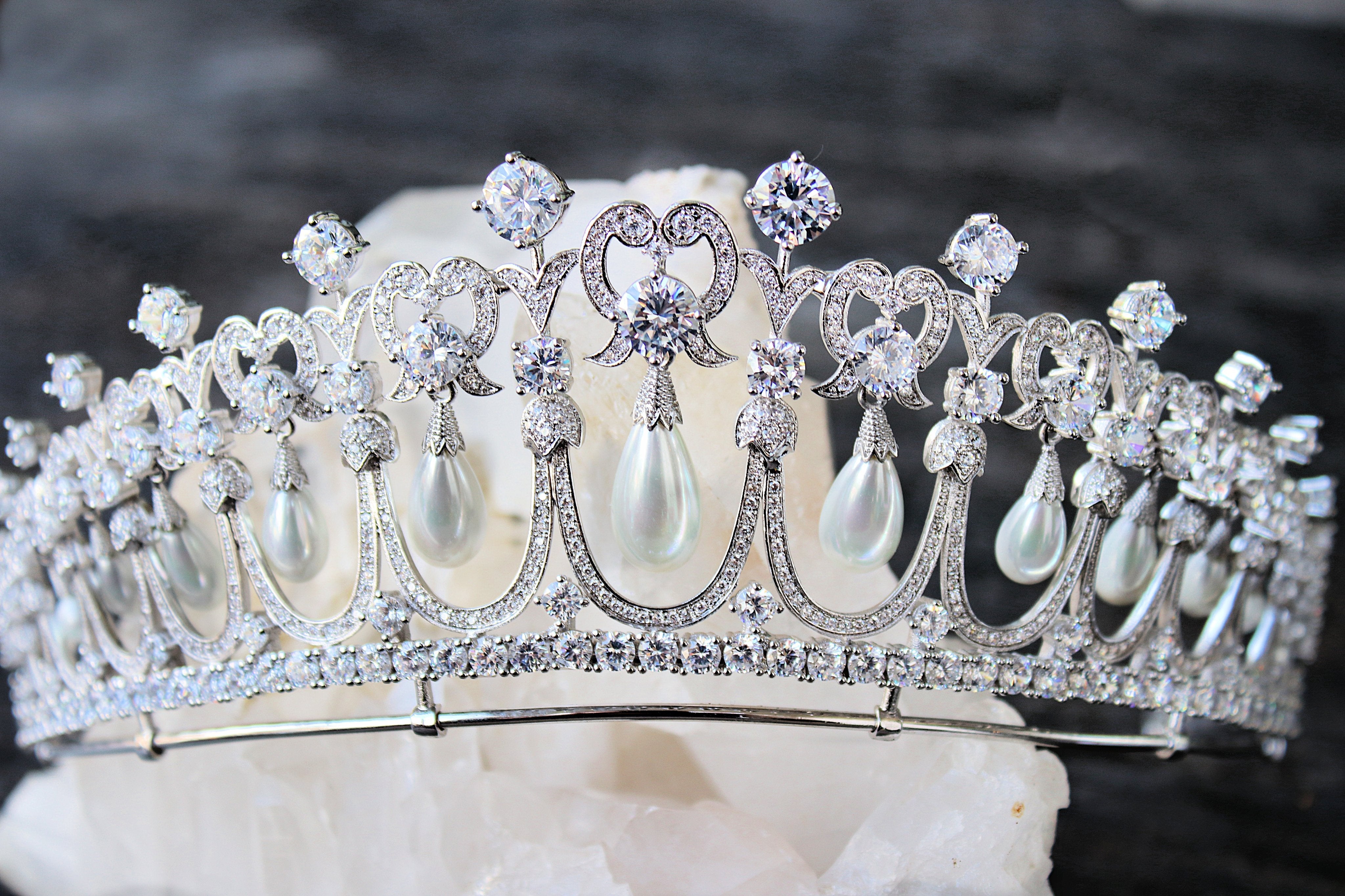 EDEN LUXE Bridal Tiara LOVERS KNOT Tiara