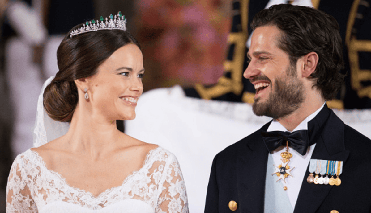 SOFIA Emerald Wedding Tiara | EDEN LUXE Bridal display picture 1