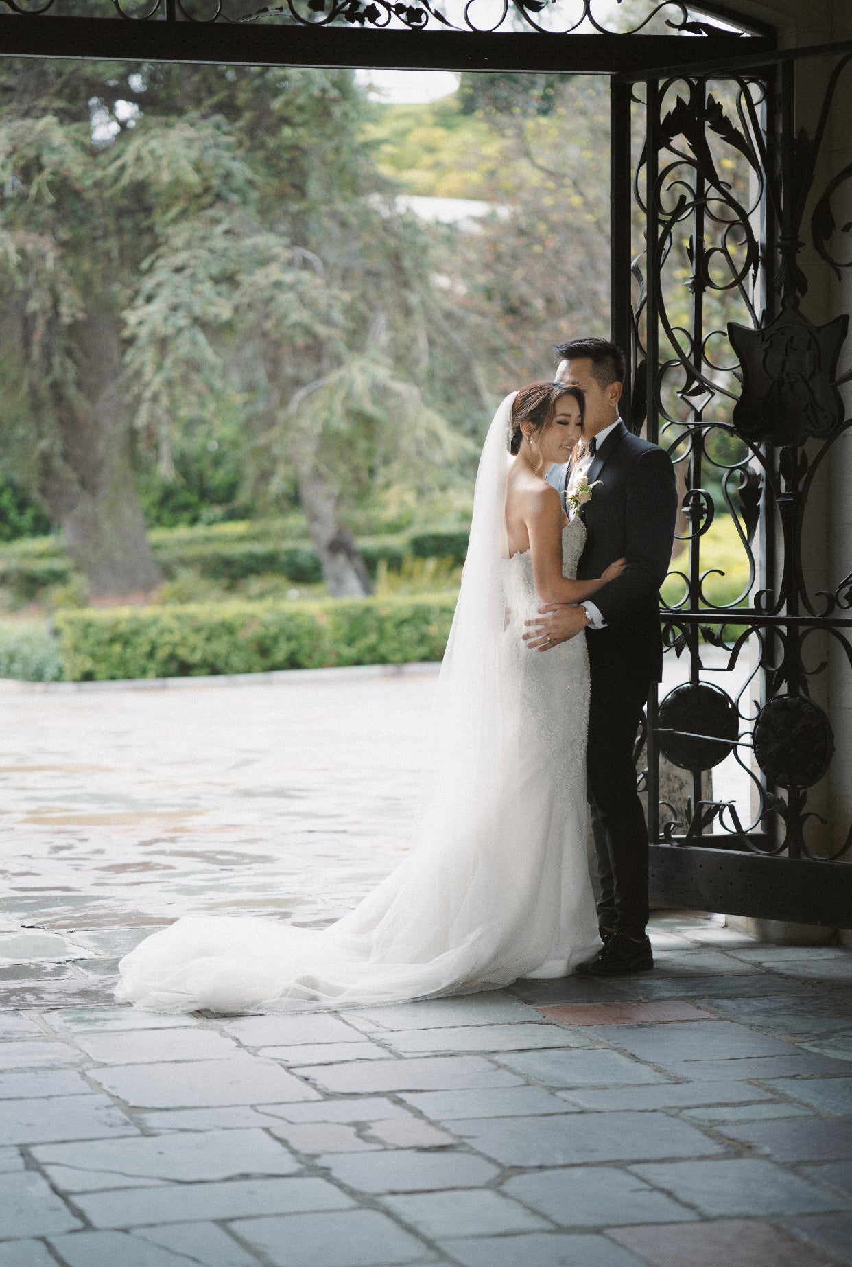 EDEN LUXE Bridal Veils Blush CHARLOTTE Beaded Edge Ultra Long Royal Cathedral 1 Layer Wedding Veil