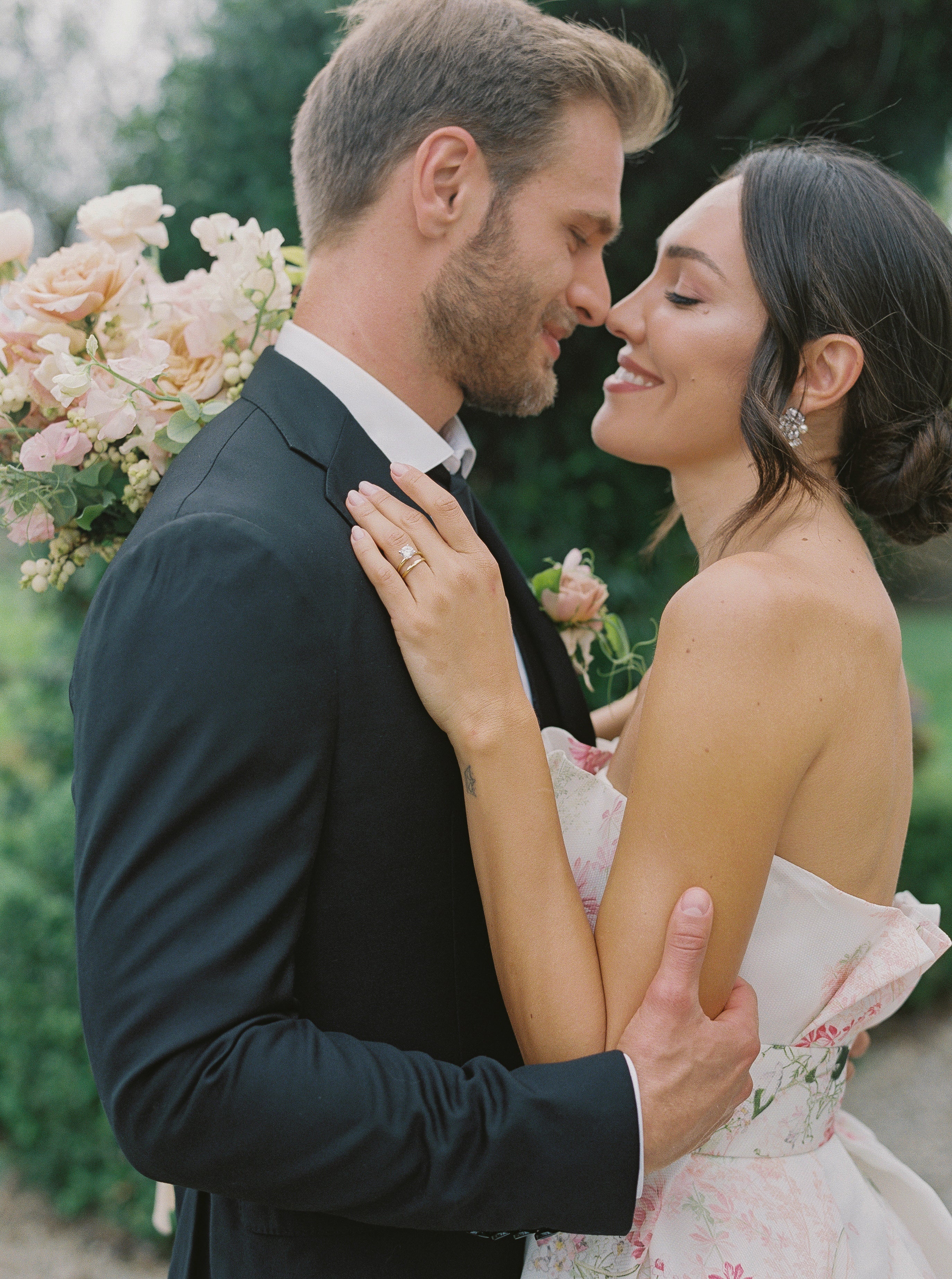 Bride wearing Pearl statement earrings | EDEN LUXE Bridal