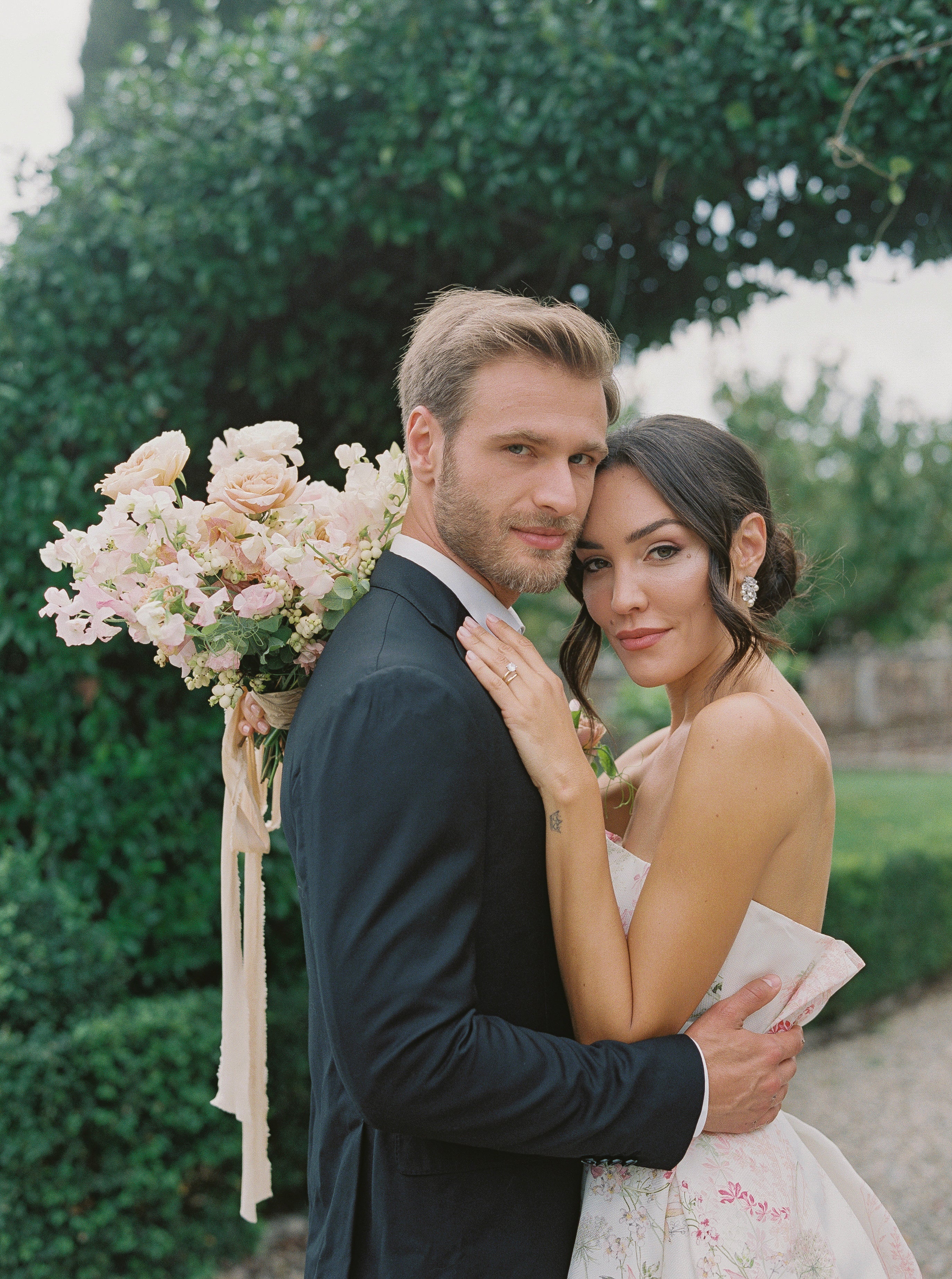 Bride wearing statement earrings | EDEN LUXE Bridal