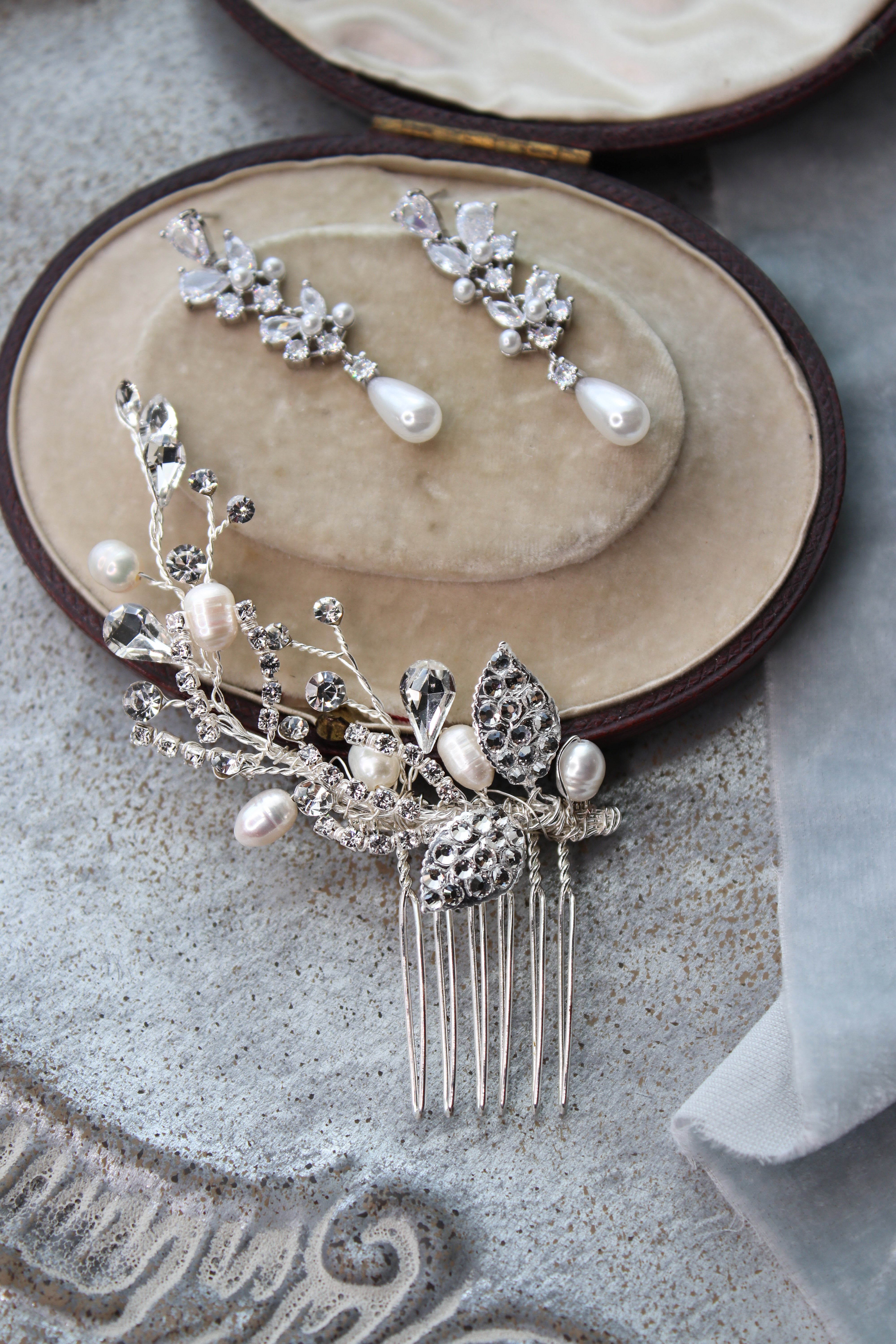 Small Wedding Hair Comb with Leaves and Pearls | EDEN LUXE Bridal 