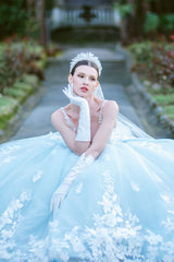 Princess Bride wearing a tiara | EDEN LUXE Bridal 