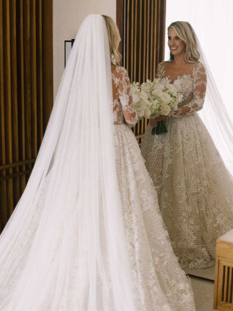 https://edenluxebridal.com/cdn/shop/products/eden-luxe-bridal-bridal-veils-katherine-royal-cathedral-english-net-1-layer-bridal-veil-30144126419078_800x.jpg?v=1660105689