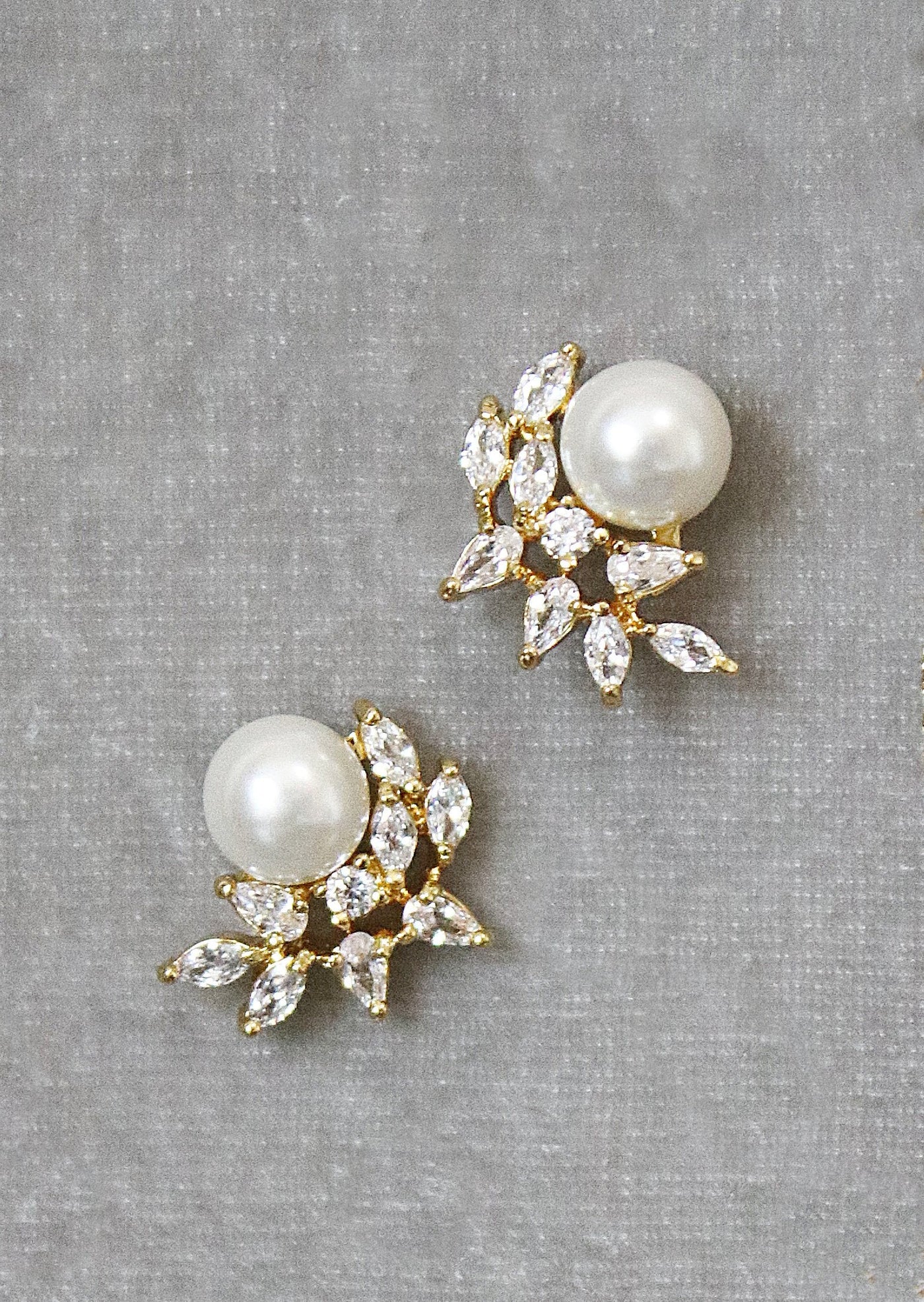 White pearl gold studs earrings, gold studs selling with pearls