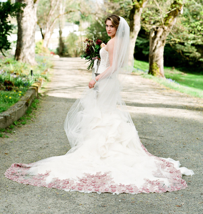 https://edenluxebridal.com/cdn/shop/products/eden-luxe-bridal-veil-freya-couture-beaded-cathedral-veil-23302951632_800x.jpg?v=1660166339