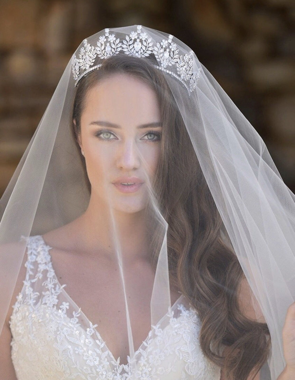 https://edenluxebridal.com/cdn/shop/products/eden-luxe-bridal-veil-soft-bridal-white-grande-ambrell-extra-long-royal-cathedral-drop-veil-28306502516870_1024x.jpg?v=1660281896