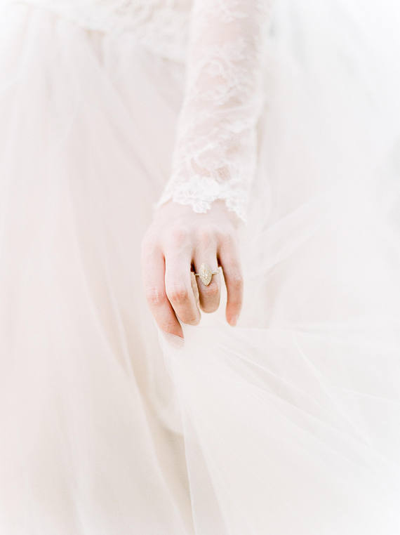 https://edenluxebridal.com/cdn/shop/products/eden-luxe-bridal-veil-victoria-cathedral-bridal-veil-108-inch-victoria-17399343415430_800x.jpg?v=1660262108