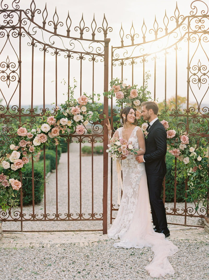 https://edenluxebridal.com/cdn/shop/products/eden-luxe-bridal-veils-blush-gabrielle-blush-ultra-long-royal-cathedral-1-layer-wedding-veil-30756091101318_800x.jpg?v=1669251761