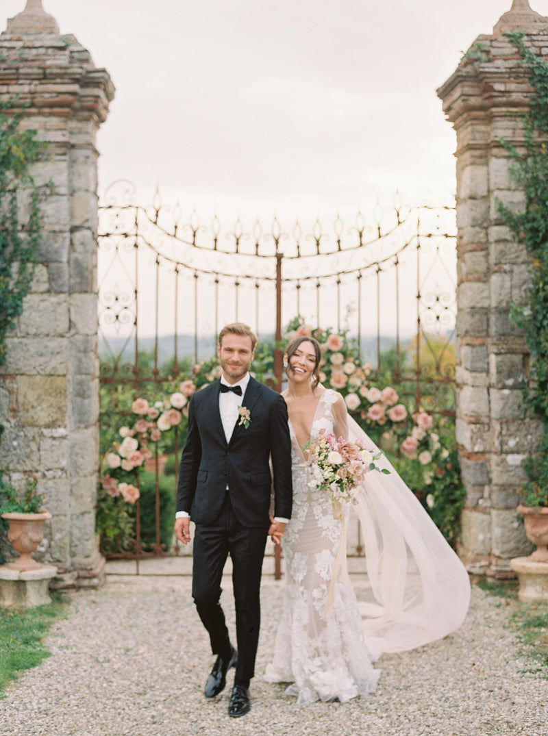 https://edenluxebridal.com/cdn/shop/products/eden-luxe-bridal-veils-blush-gabrielle-blush-ultra-long-royal-cathedral-1-layer-wedding-veil-30756091560070_800x.jpg?v=1669250753