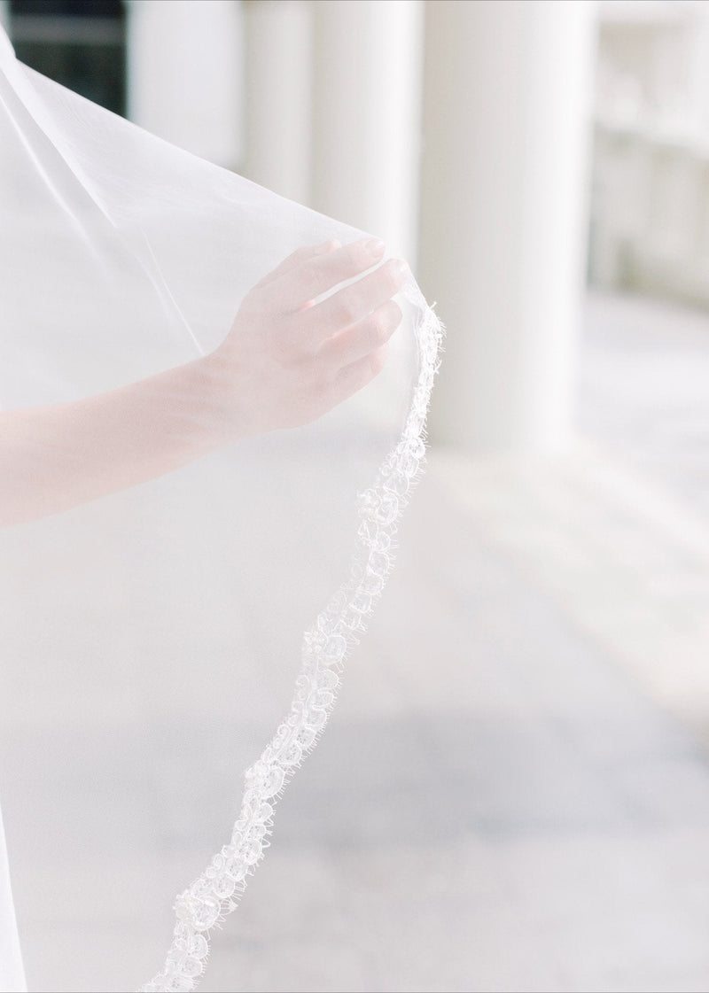 https://edenluxebridal.com/cdn/shop/products/eden-luxe-bridal-veils-lucinda-lace-drop-cathedral-bridal-veil-30360680398982_800x.jpg?v=1662329216
