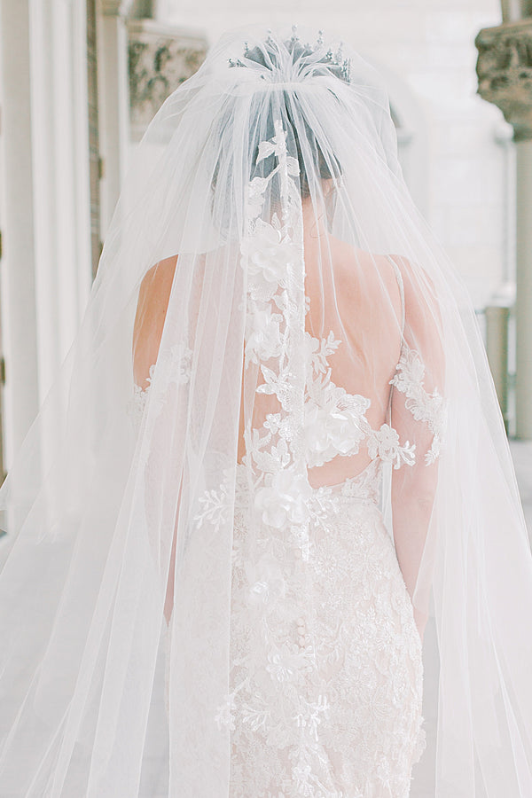 https://edenluxebridal.com/cdn/shop/products/eden-luxe-bridal-veils-persephone-3d-floral-and-lace-cathedral-veil-13622138830982_600x.jpg?v=1660236903