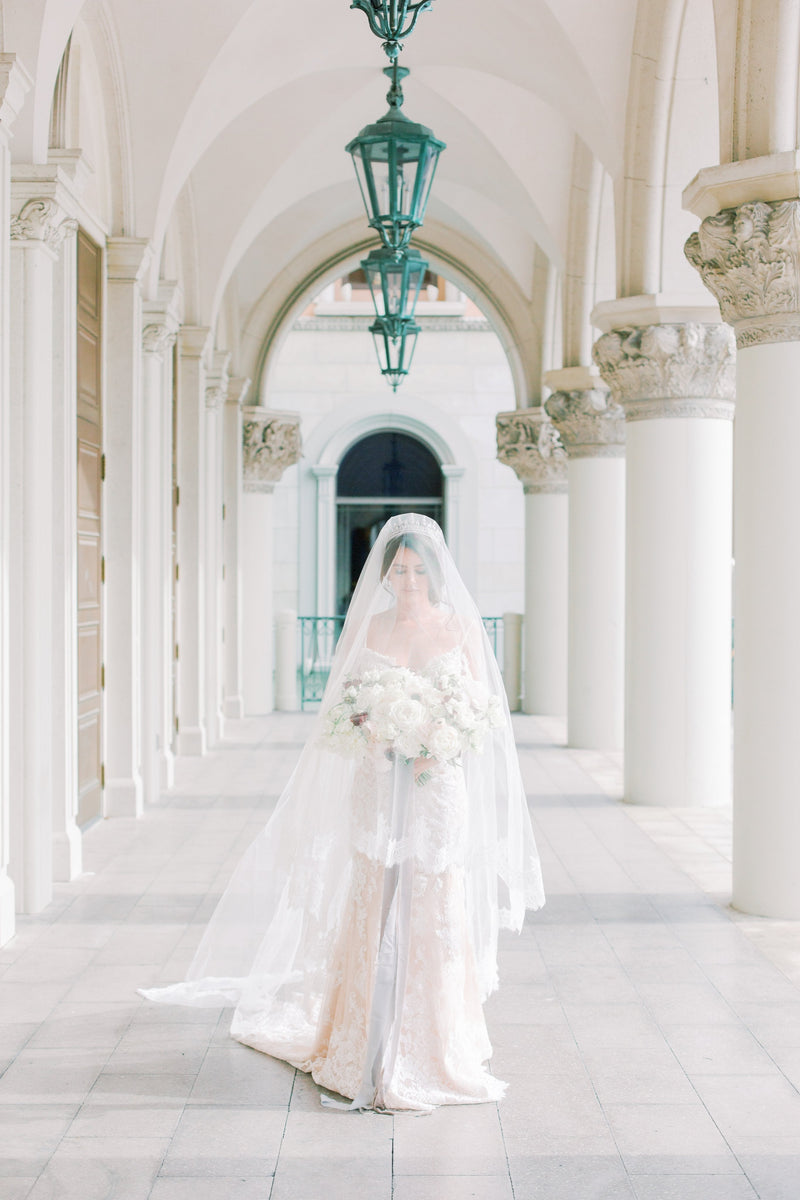 https://edenluxebridal.com/cdn/shop/products/eden-luxe-bridal-veils-valentina-chantilly-lace-edged-drop-cathedral-bridal-veil-29949103636614_800x.jpg?v=1660110371