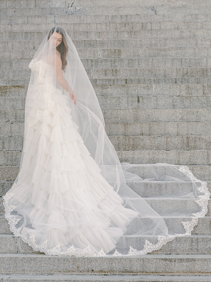 https://edenluxebridal.com/cdn/shop/products/eden-luxe-bridal-veils-valentina-chantilly-lace-edged-drop-cathedral-bridal-veil-29970856050822_800x.jpg?v=1660108909