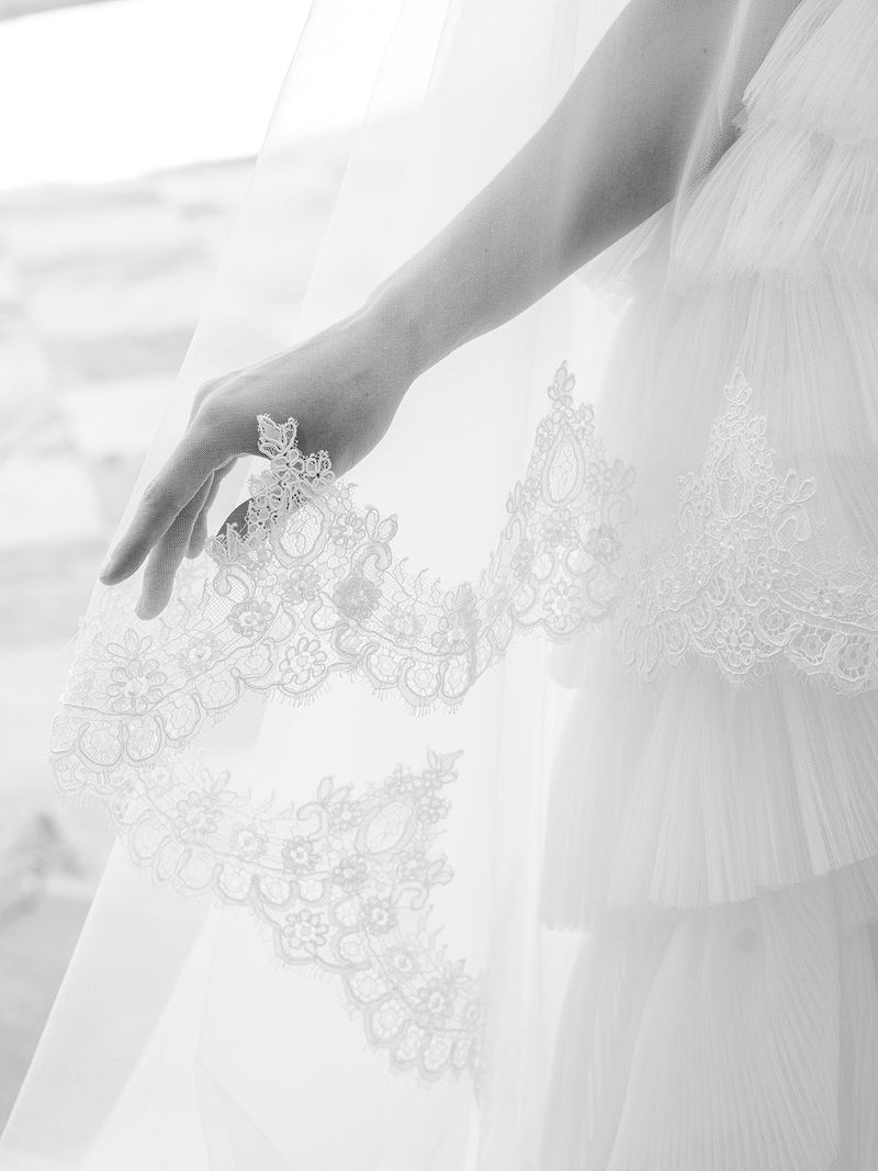 https://edenluxebridal.com/cdn/shop/products/eden-luxe-bridal-veils-valentina-chantilly-lace-edged-drop-cathedral-bridal-veil-30024425603206_800x.jpg?v=1660253104