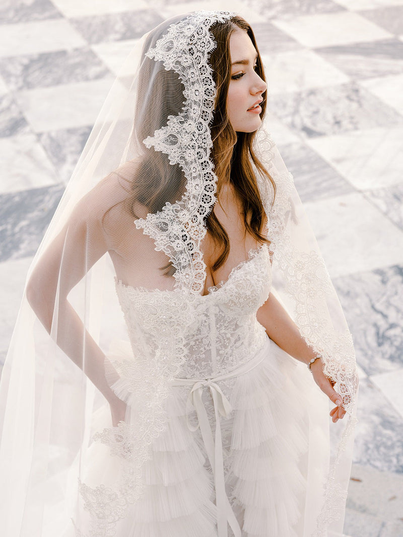 https://edenluxebridal.com/cdn/shop/products/eden-luxe-bridal-veils-valentina-chantilly-lace-edged-drop-cathedral-bridal-veil-30024428028038_800x.jpg?v=1660108385